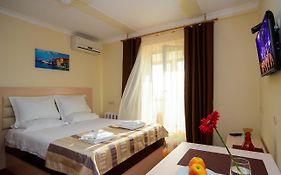 Aparthotel On Klinichna St.